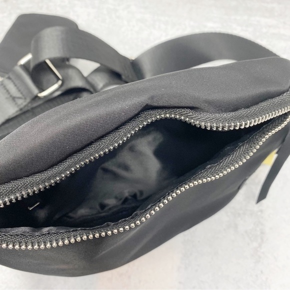 NWOT RARE Most Wanted USA Convertible Belt Bag in Black OS - Picture 14 of 14